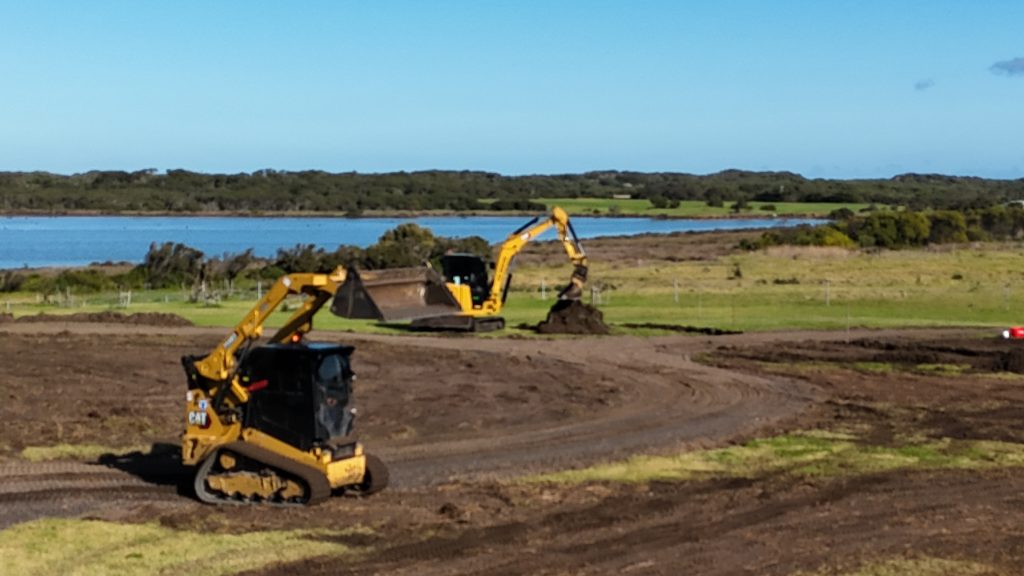 SS-Earth-Works-bobcat-Hire-8T-Excavator-working-on-site-Base-prep-site-cuts-landscaping-Geelong-Surf-Coast-Great-Ocean-Road-Ocean-Grove-Lara-Bannocburn-Colac-Portarlington